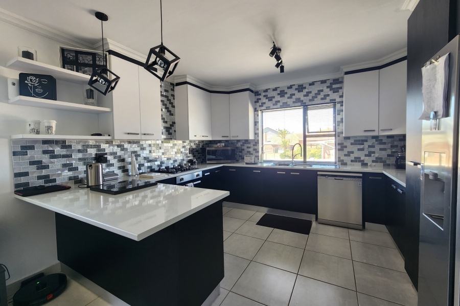 3 Bedroom Property for Sale in Wavecrest Eastern Cape